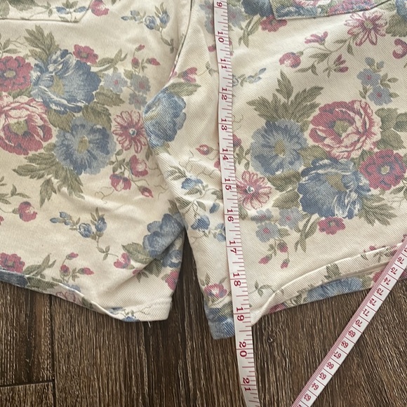 Not Guilty Floral Jean Shorts - Picture 5 of 6